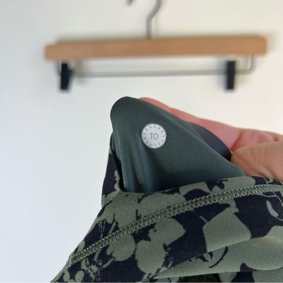 Lululemon In Movement 7/8 Tight Everlux 25" Efflorescent Barracks Green Black 10 - Picture 8 of 11
